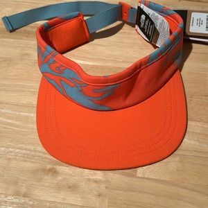 The North Face Class V Visor w/adjustable strap. Unisex - OS